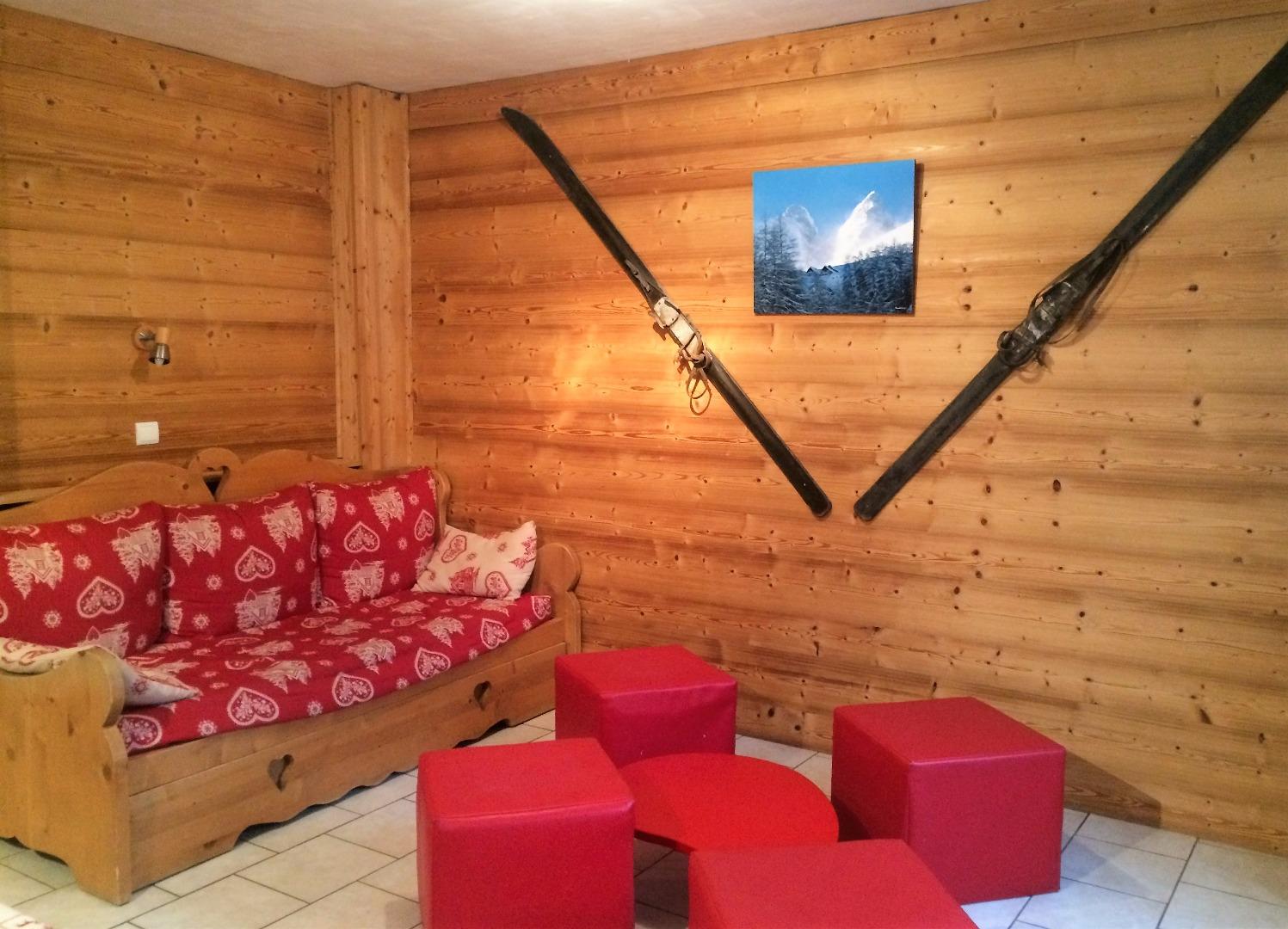 salon avec canapé lit