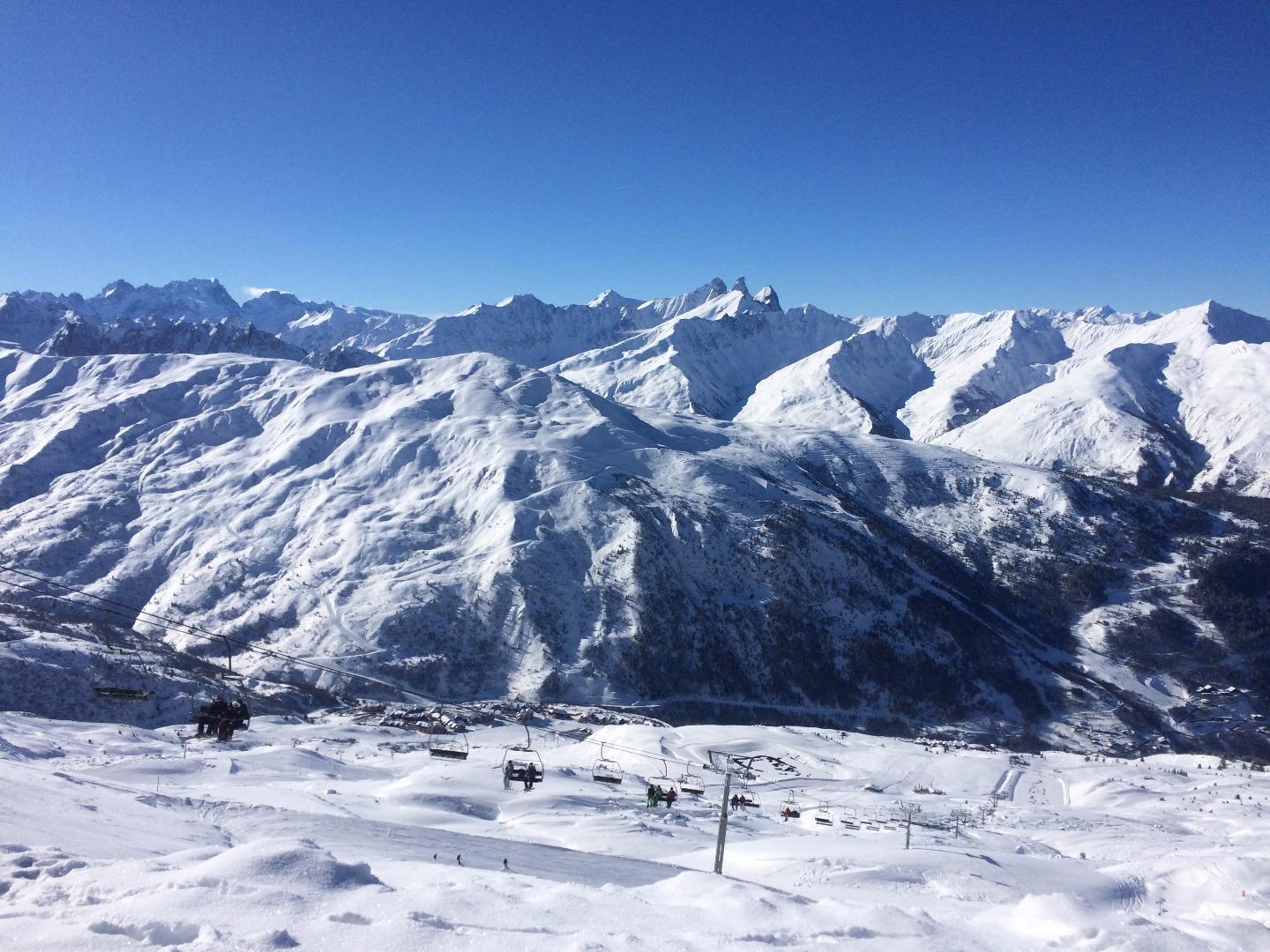 vue du domaine skiable de valloire